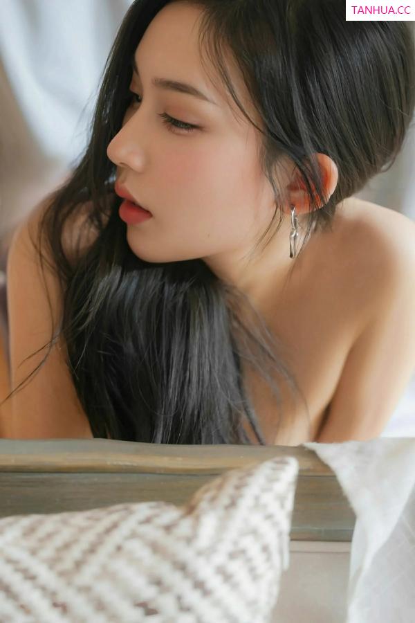   [XiuRen]高清写真图 2025.09.24 No.10801 小阿娇Gill 白色丝袜第53张图片